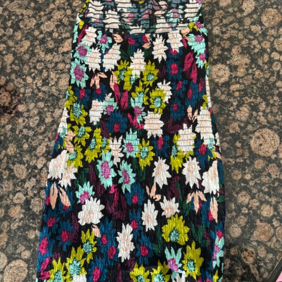 Guess Halter Dress Floral Shirred lettuce hem - Picture 2 of 3